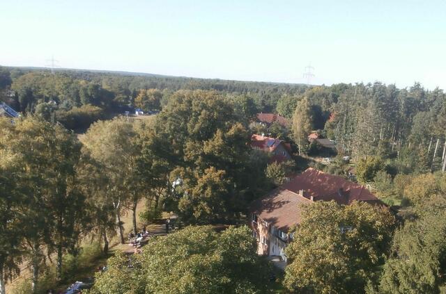 Blickrichtung Sandbarge und Straße In den Heidebergen.