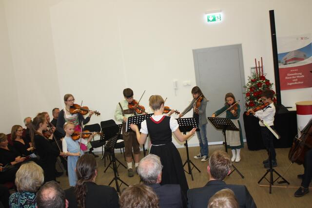 Violinensemble mit Nachwuchsmusikern der Sing- und Musikschule Neusäß