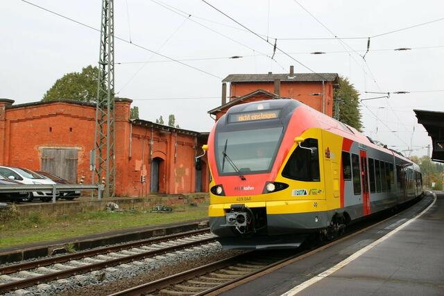 Neuer Triebwagen der HLB in Neustadt am 19.10.2015