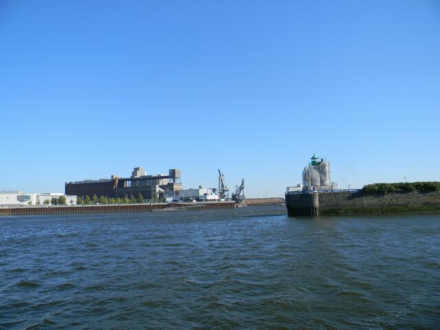 Einige Produktionshallen sind noch an der Weser.