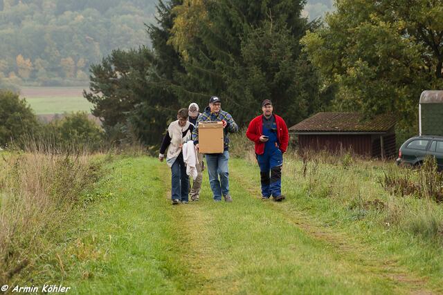Die Familie des Retters auf dem Weg zur Freilassung des Uhus