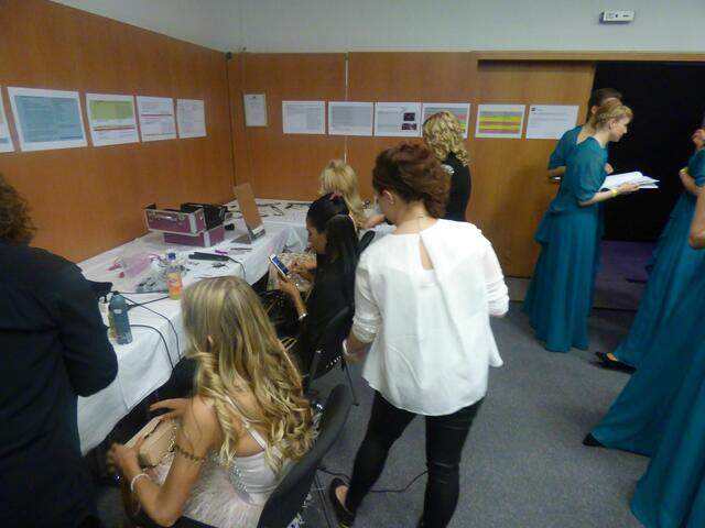 Hostessen werden Frisiert