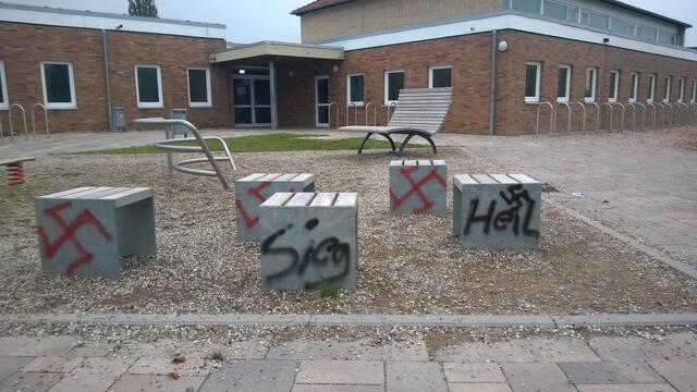 Gronau/Leine 20.10.15 ...die Nazi-Schmierfinken sind leider dumm geblieben!