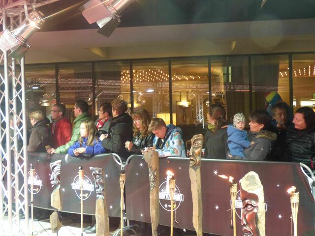 Fans warten auf die Stars. Auf Sarah Connor mussten sie vergeblich warten