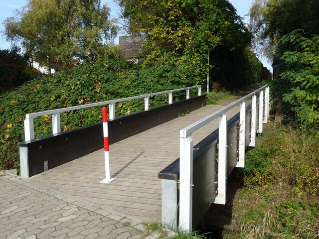 Beekebrücke von der Wilhelm-Hauff-Str. zur Masch