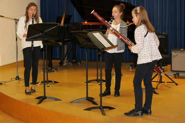 Holzbläsertrio AG II mit Viktoria Krebs, Anna Pfeifelmann & Anna-Maria Hof (v.l.)