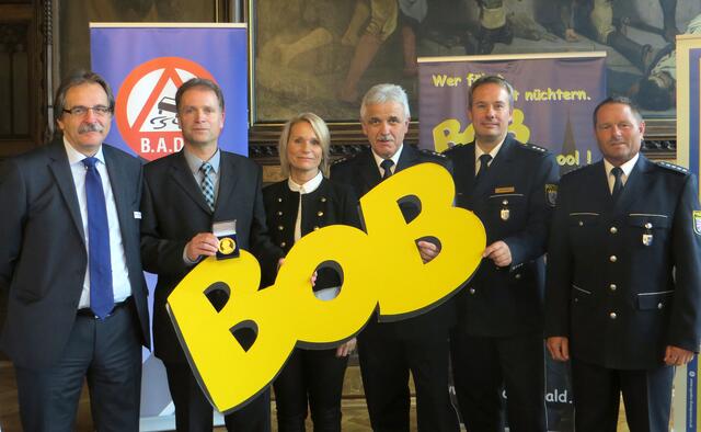 Das BOB-Team aus Mittelhessen mit dem BOB-Schriftzug