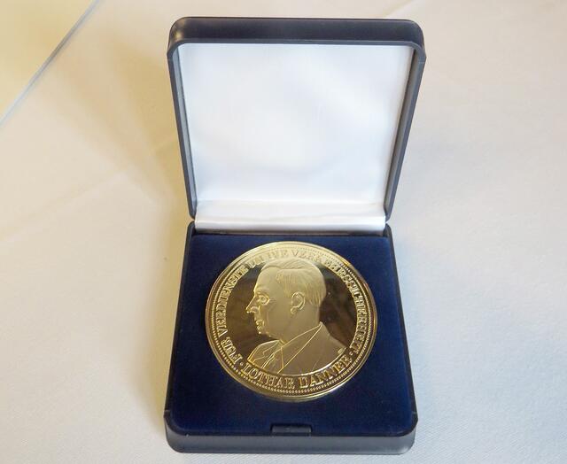 Die Senator-Lothar-Danner-Medaille in Gold erhielt im Jahr 2015 die Aktion BOB