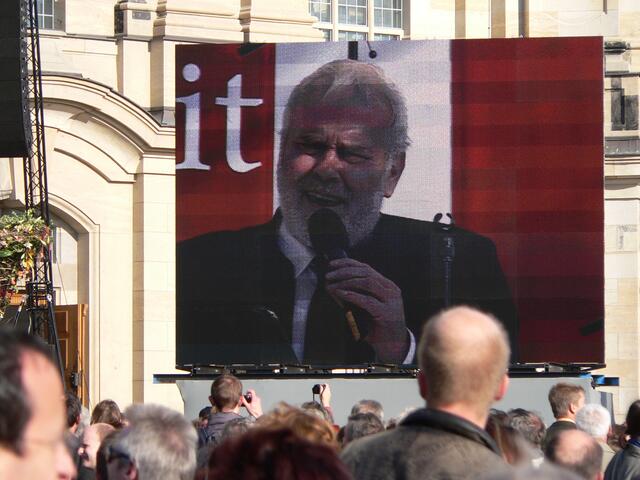 Gunter Emmerlich nahm mit der "Semperhaus Band" an der Gestaltung des Festgottesdienstes teil