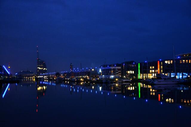 Blaue Stunde in den Havenwelten Bremerhaven (Foto: Katja Woidtke)
