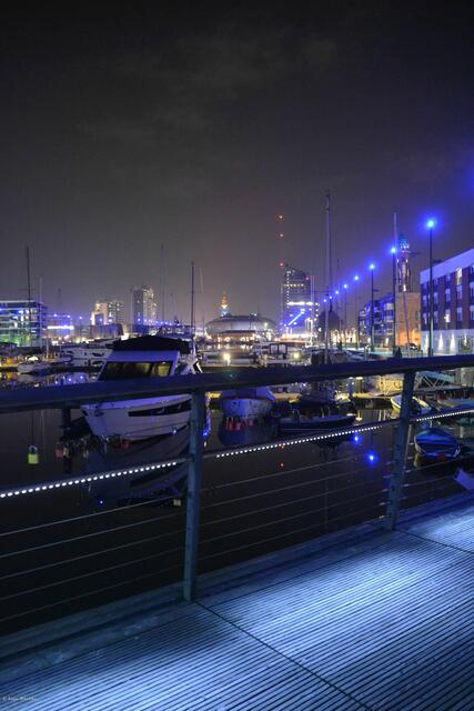 Havenwelten mit Fußgängerbrücke im Vordergrund (Foto: Katja Woidtke)