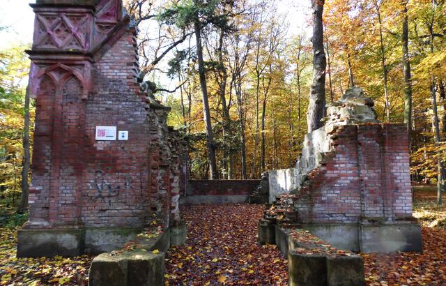 Im Jahr 1987 gründeten Hemmingener Bürger einen Förderverein zur Rettung der Mausoleumsruine.