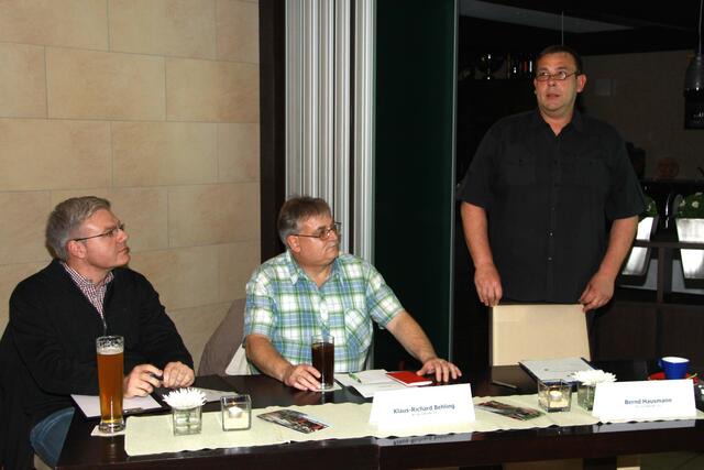 Die Gastgeber der BI „Für Osterode“. v.l.n.r.: Pressesprecher Jon Döring, Klaus Richard Behling (2. Vors.) und Bernd Hausmann (1. Vors.).