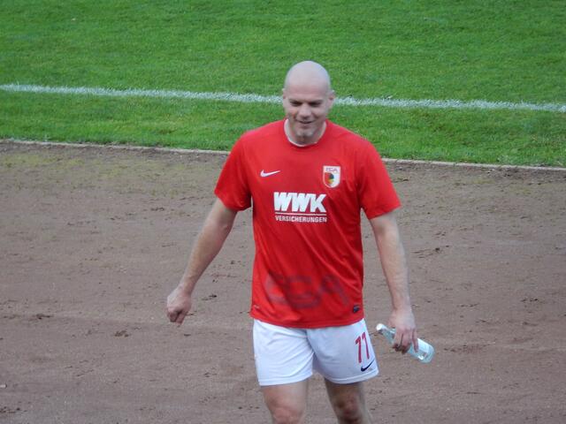 Und er, Fußballgott Vladimir Manislavic, schoss die meisten Tore.