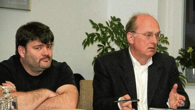 Bauamtsleiter Gronau/Leine, Maik Götze, links,  zum Kanian-Kanuableger-Bau, ehemals Kanurampe genannt, per Mail befragt am 08.11.15 , bisher ohne Antwort. Hans Kirsch rechts, sein Vorgänger.
Von: Walter Deppe [mailto:walter-deppe@gmx.de] 
Gesendet: Mittwoch, 14. Oktober 2015 20:05
An: Gronau _Samtg. Fachber. 3_Planung_Bau_Umwelt (m.goetze@gronau-leine.de) . Details siehe im Text Tourismusförderung. | Foto: LDZ_Leinetal24