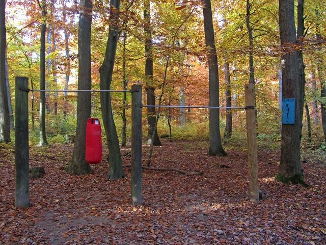 Station 8 mit nicht zur Ausstattung gehörendem Boxsack