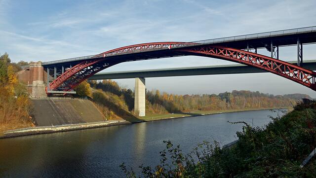 Hinter der Levensauer Hochbrücke wurde ein neuer Kanalübergang in den Jahren von 1980 bis 1984 gebaut. Foto: Helmut Kuzina