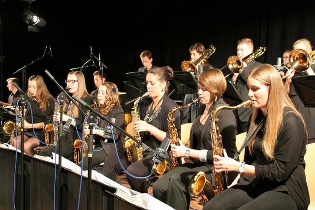 Der Saxofonsatz der BigBand sorgte für den richtigen Sound und überzeugte mit zahlreichen, gekonnt gespielten Solis.