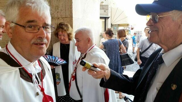 Radio Vatikan interviewt.