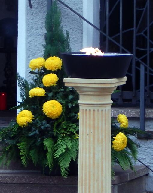 Auch das Feuer brennt schon