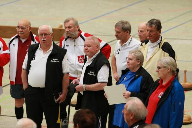 Von links: Die Herren von BS Hameln, BSG Anderten sowie einige Damen von RSN Nienburg. www.bsg-anderten.de