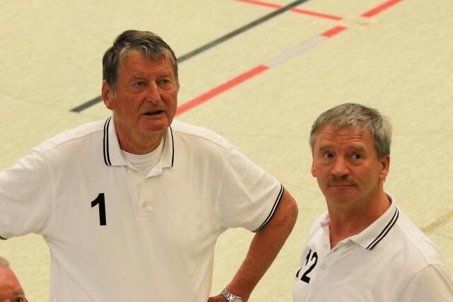 Friedhelm Blume und Jürgen Bialek im Gespräch mit ihrer Vorsitzenden Anke Bodenstein (nicht im Bild). www.bsg-anderten.de