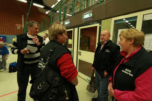 Mitglieder der BSG Anderten verabreden sich für eine Nachbesprechung in der Eisdiele vom CCL. www.bsg-anderten.de