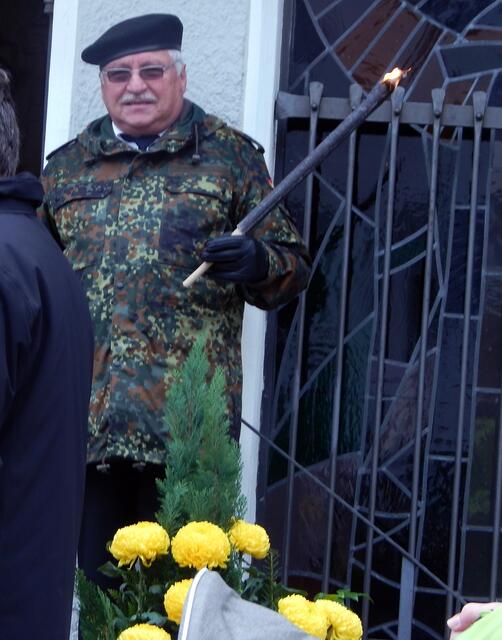 Ehrenwache hält der Veteranen- und Soldatenverein