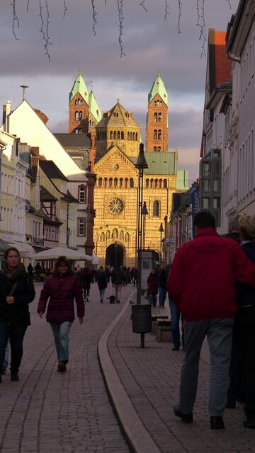 Der Speyrer Dom im Abendlicht !
