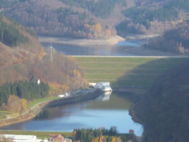 Oderstausee; nur 3 km nordöstlich von Bad Lauterberg entfernt, der Wasserstand ist infolge der Trockenheit der letzten Wochen und Monate stark abgesunken.