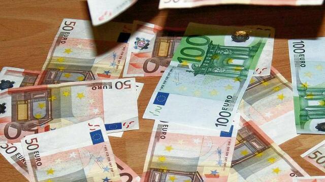 „Der Schuldenstand der Samtgemeinde Gronau und der Mitgliedsgemeinden beträgt zum 31.12. 2015 rund 24,7 Millionen Euro. Die Gesamtverschuldung wird sich bis zum Jahr 2019 auf voraussichtlich 33,5 Millionen Euro erhöhen.“ _  http://www.leinetal24.de/lokales/gronau/scheinbar-jedes-verlorengegangen-5861587.html_ | Foto: LDZ_Leinetal24.de