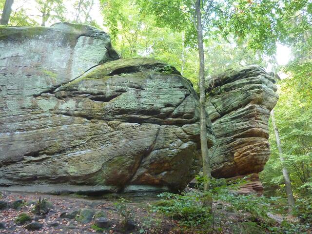Ein riesiges Steintier