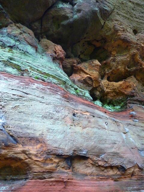 Bunte Gesteinsschichten