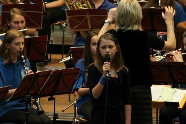 Lina-Marie Sandner sang sich mit den Titeln "Halleluja" und "You raise me up" in die Herzen des Publikums.