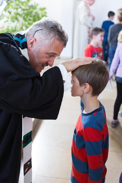 Segen beim 17. Ökumenischen Kinderbibeltag in Meitingen | Foto: Patrizia Lofner