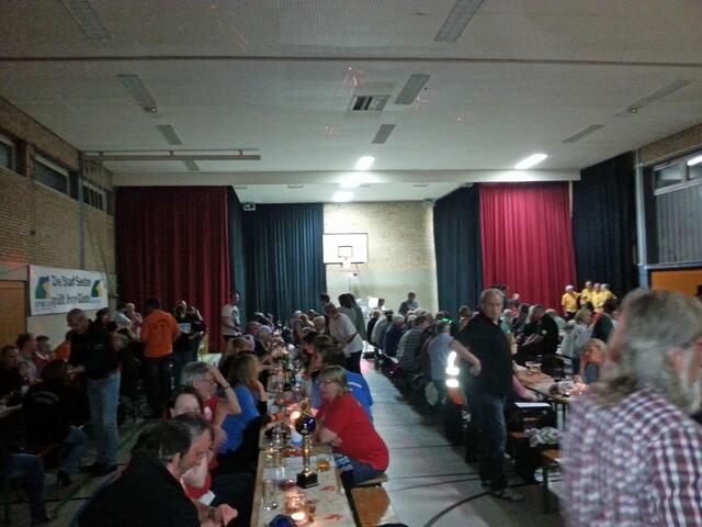 und noch einmal die gut besetzte Lohnder Turnhalle, im Bürgerhaus.