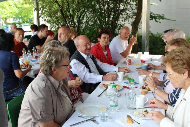 Sommerliches französisches Frühstück bei der Gersthofer Mittelschule