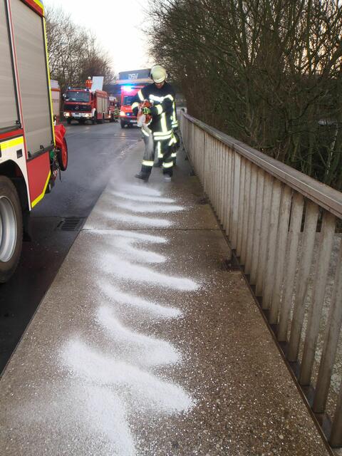...abgestreuter Fußweg....