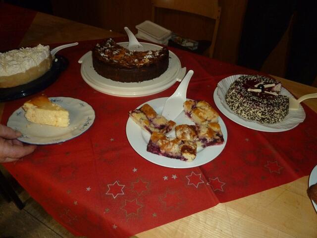 Die Kuchen warten schon auf uns.