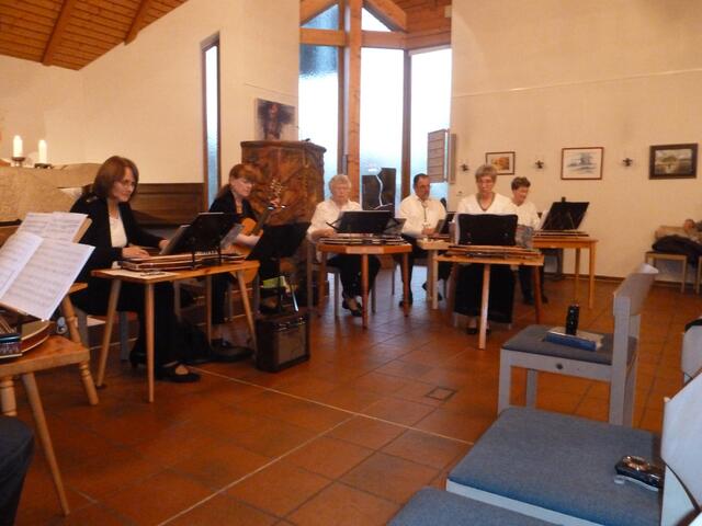 Sind eifrig am spielen.