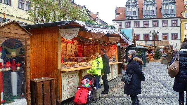 Der Naumburger Weihnachtsmarkt 2015 ist  vom 27. November bis 20. Dezember geöffnet !