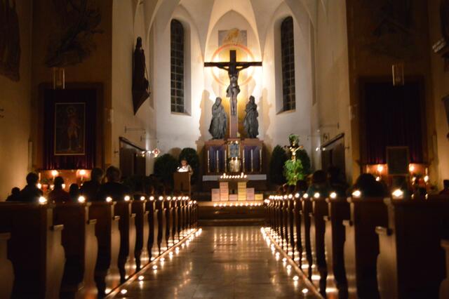 die Kirche während der Meditation an der Prayernight