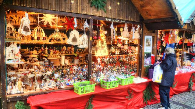 Der Naumburger Weihnachtsmarkt 2015 ist  vom 27. November bis 20. Dezember geöffnet !