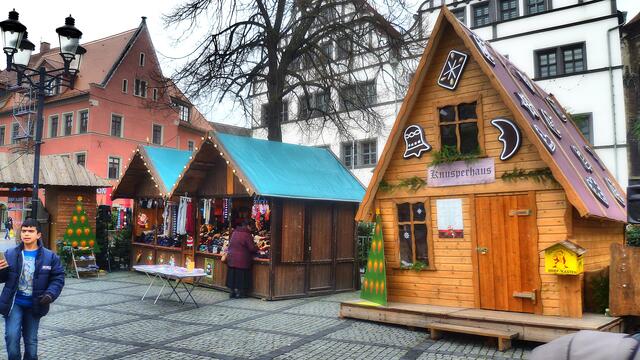 Der Naumburger Weihnachtsmarkt 2015 ist  vom 27. November bis 20. Dezember geöffnet !