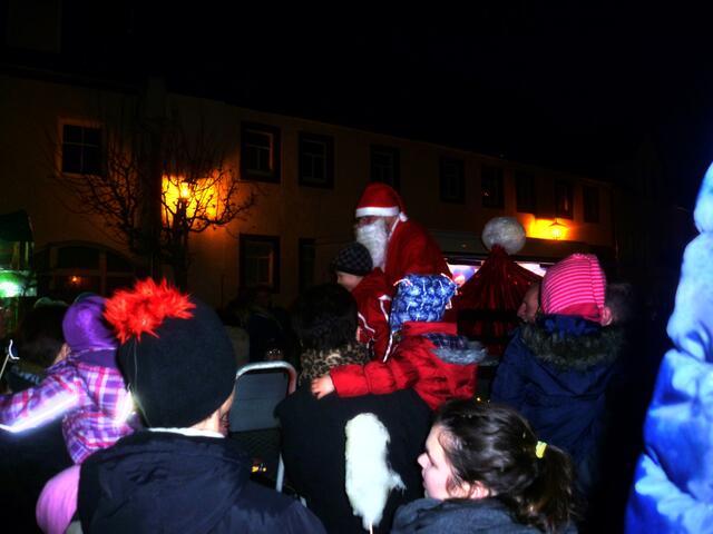 Danke "Doktor" Weihnachtsmann - Bilder vom Nebraer Weihnachtsmarkt am 5.12.2015 !
