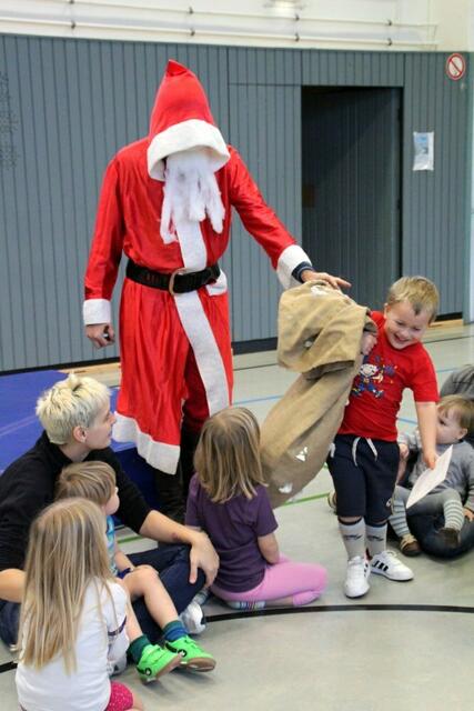 "Hihi, was hast Du denn da im Sack, Du Weihnachtsmann?" | Foto: Foto: Sonja Kelpe
