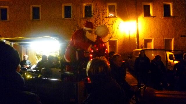 Danke "Doktor" Weihnachtsmann - Bilder vom Nebraer Weihnachtsmarkt am 5.12.2015 !