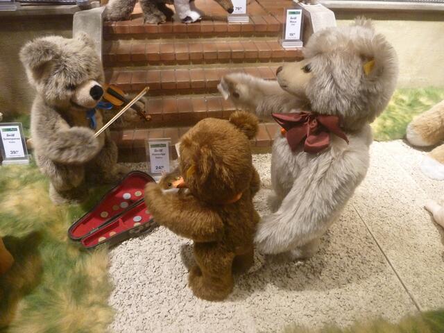 Er spielt,um in den Urwald zu kommen.