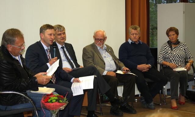 Wie wurde die Deutsche Einheit erlebt? Podiumserzählungen mit den Gästen aus der Partnerstadt Markkleeberg anlässlich des 25. Jahrestages der Deutschen Einheit | Foto: Stadt Neusäß