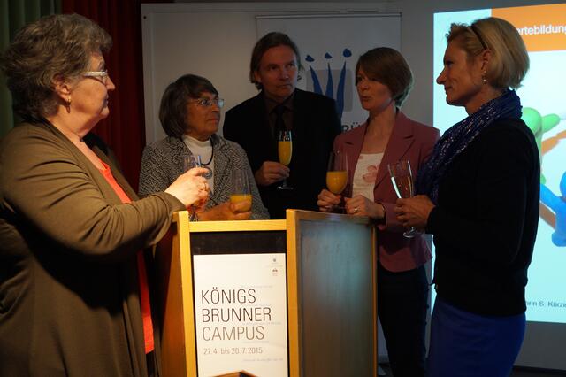 Kathrin Kürzinger (2te von rechts) berichtete in Ihrem Vortrag im Rahmen der Campusreihe zu Wertebildung durch Beziehungsarbeit.